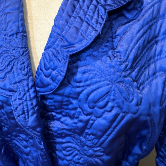 1970s Glamorous Royal Blue Iris Quilted Robe/ Housecoat or Evening Coat - Med - Picture 9 of 11